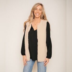Jackson Rowe CreamWinter Fell Sherpa Vest NWT